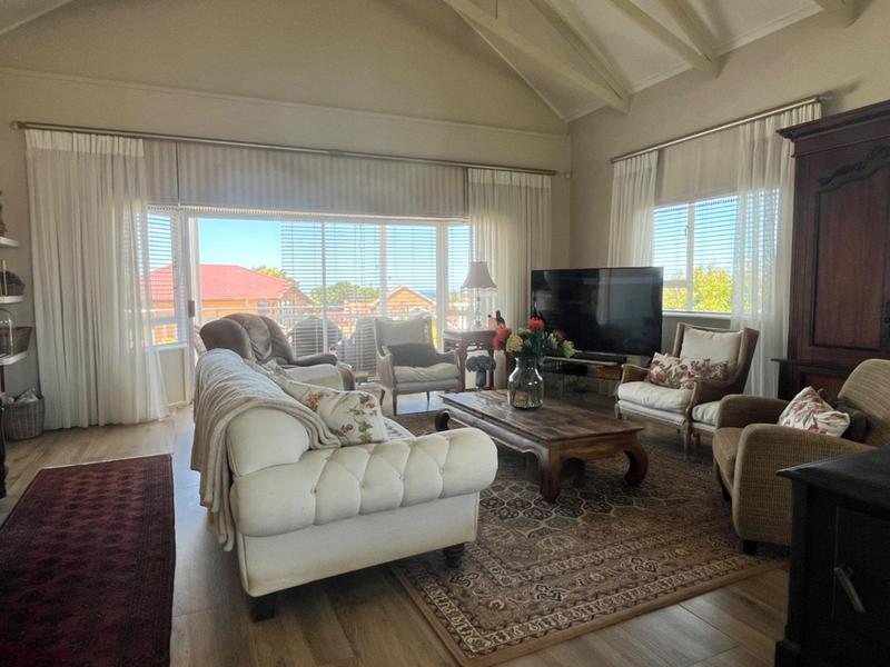 5 Bedroom Property for Sale in Outeniqua Strand Western Cape